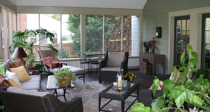 Contemporary colonial cottage, close to dwntown Rockville and metro, accessible.