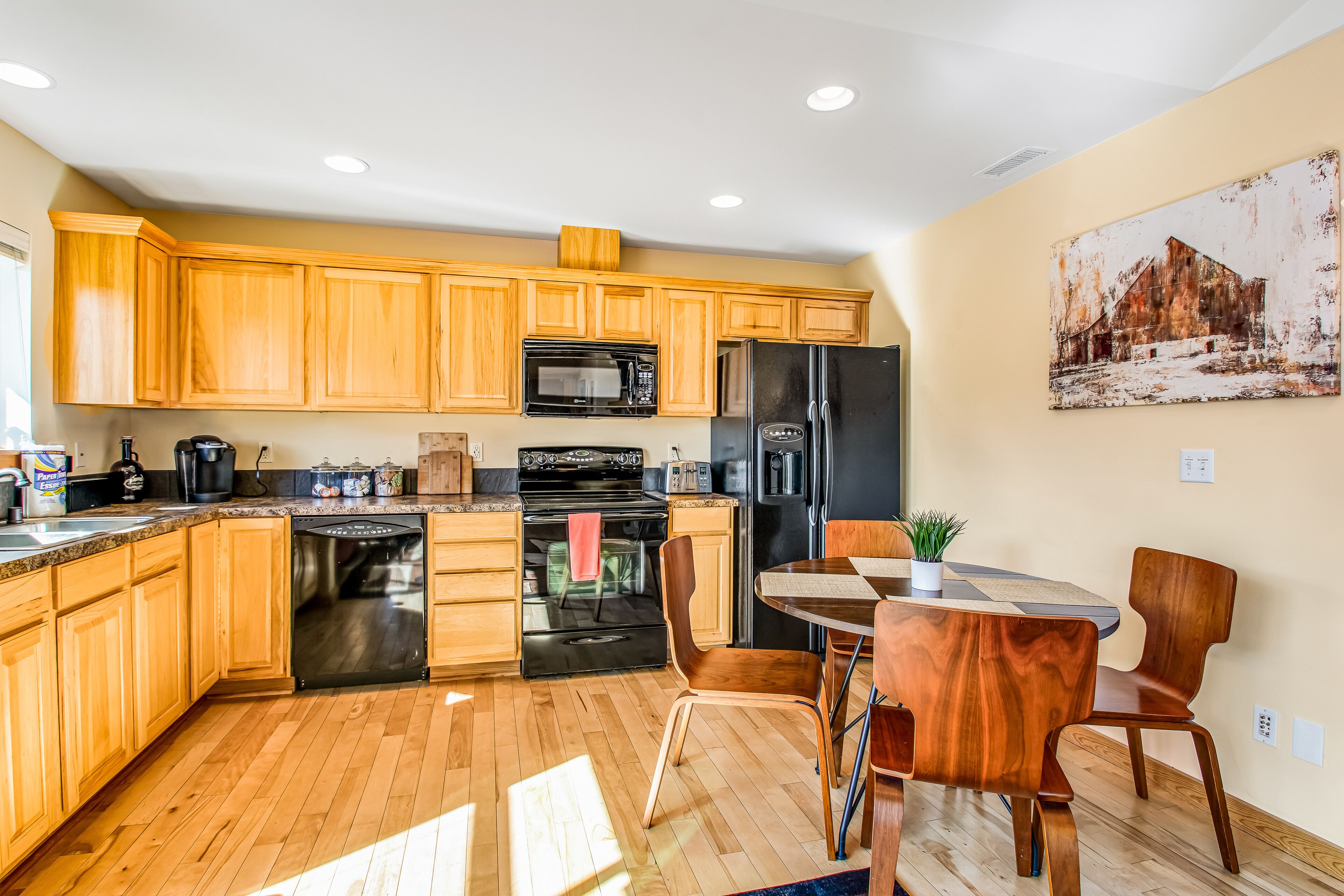 雪櫃、微波爐、焗爐、爐具