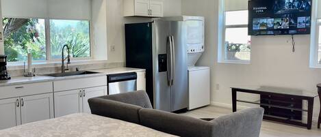 Kühlschrank, Mikrowelle, Ofen, Herdplatte