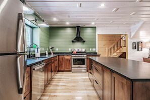 Fridge, microwave, oven, stovetop - Lockwood on Songo - Newly renovated, waterfront lake house on Songo Pond. Bethel, Maine (Bethel)