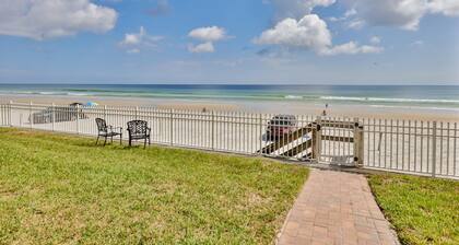 Coastal Life 206 - A 2nd floor studio with 2 single beds