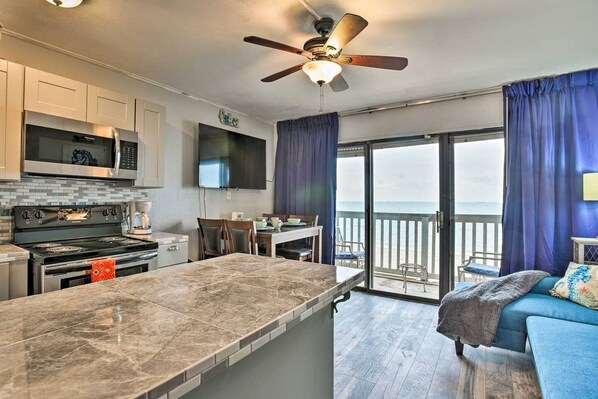 Fridge, microwave, oven, stovetop - Beachfront remodeled Condo North Beach Sleeps 6 (Corpus Christi)