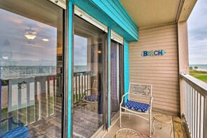Property grounds - Beachfront remodeled Condo North Beach Sleeps 6 (Corpus Christi)