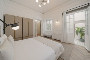 1 habitación, tabla de planchar con plancha, cuna de viaje y wifi