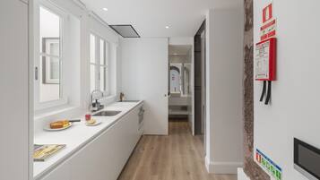 Kylskåp, mikrovågsugn, ugn och spishäll