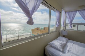 1 bedroom, iron/ironing board, free WiFi, bed sheets - Ocean-VIEW Two Story Lux + AC/HEAT (Tijuana)