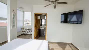 1 habitación, tabla de planchar con plancha, wifi gratis y ropa de cama