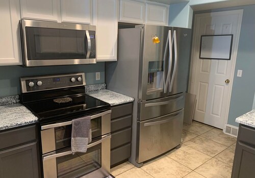 Cozy lake-town getaway!