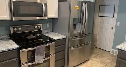 Cozy lake-town getaway!