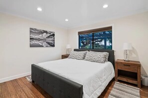 5 dormitoris, escriptori, planxa i posts de planxar i wifi gratuïta 