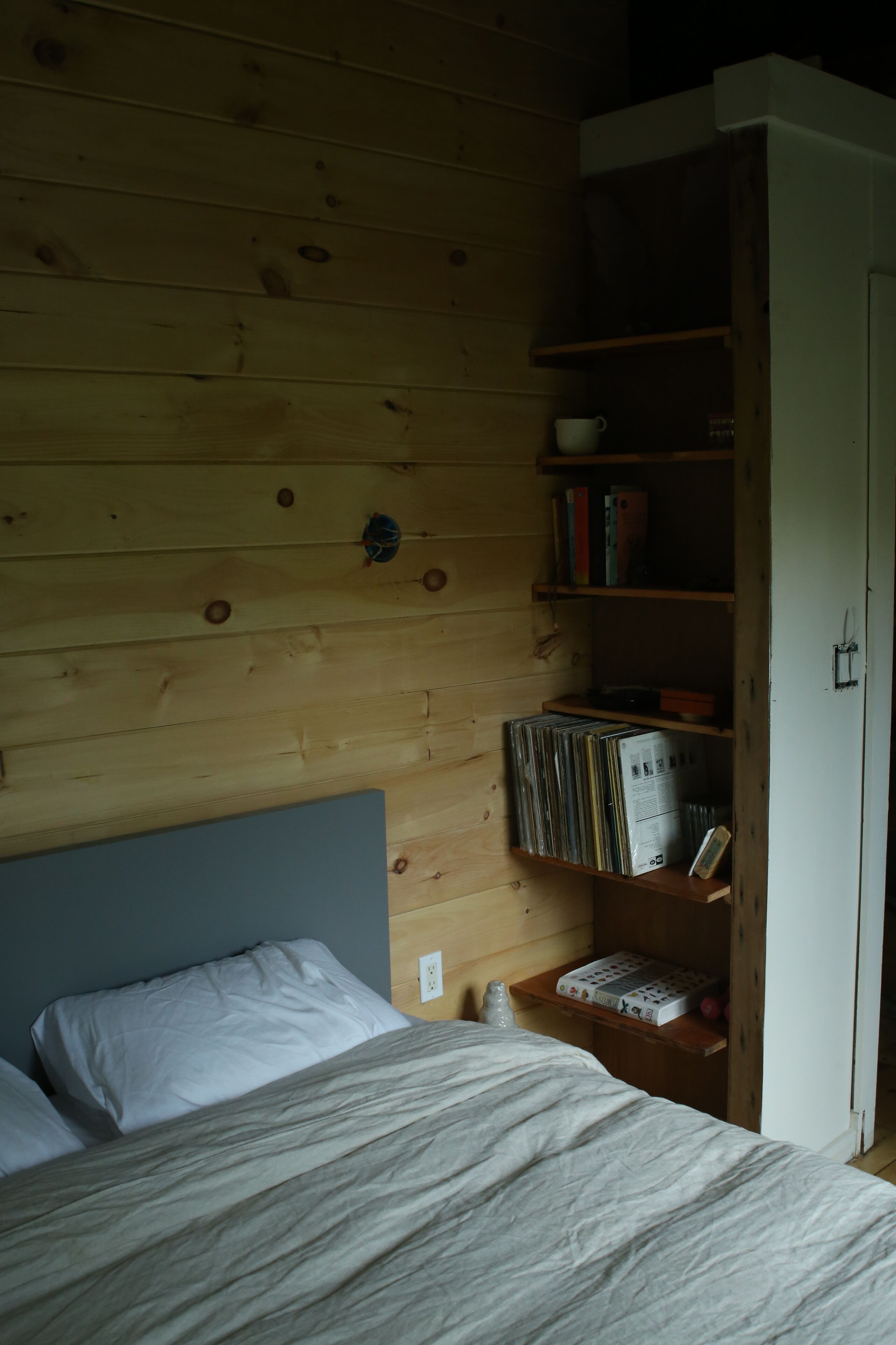 Cozy Brook Side Cabin Woods