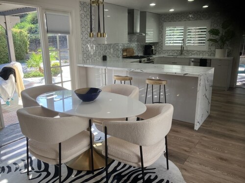 Modern Luxe Retreat !!