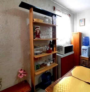 Fridge, microwave, oven, coffee/tea maker