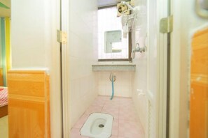 Bathroom - OYO Jiangmen Xinwang Hotel (Jiangmen)