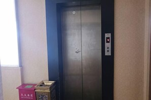 An elevator with a digital display, a door, and a wall-mounted control panel. - Fuerte Chain Hotel Guangde Xinjinjiang (Guangde)