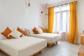 Familien-Vierbettzimmer | Hochwertige Bettwaren, Daunenbettdecken, Zimmersafe