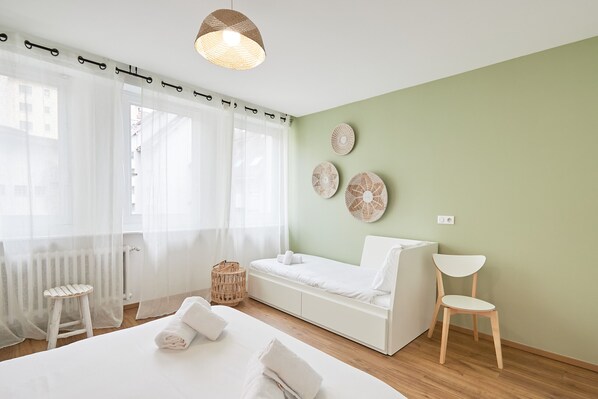1 chambre, fer et planche à repasser, accès au Wi-Fi (inclus)