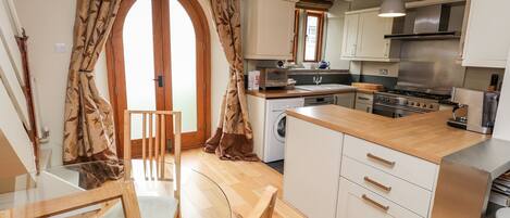 Fridge, dishwasher, cookware/dishes/utensils