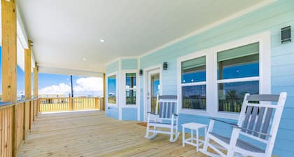 Home near the beach with large deck, gas grill, patio, outdoor shower & W/D
