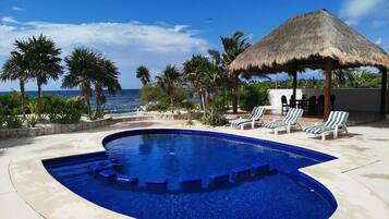 Outdoor pool, open 8:00 AM to 8:00 PM, pool loungers
