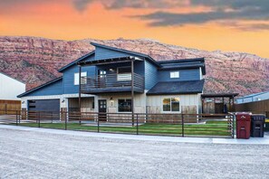 المنشأة من الخارج