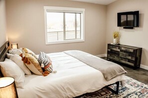 4 bedrooms, desk, iron/ironing board, travel crib - "Cadillac Desert" Moab (Moab)