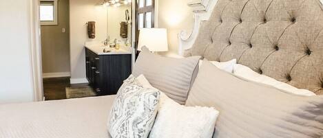 4 chambres, bureau, fer et planche à repasser, lit parapluie