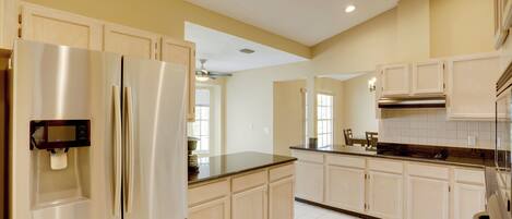 Fridge, microwave, stovetop, dishwasher