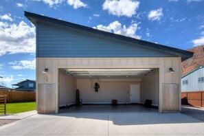 Property grounds - Desert Hideaway
New spacious custom home (Moab)