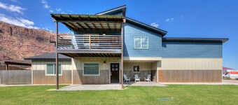 Desert Hideaway
New spacious custom home