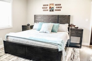 4 soverom, strykejern/-brett, reiseseng for barn og wi-fi (inkludert)