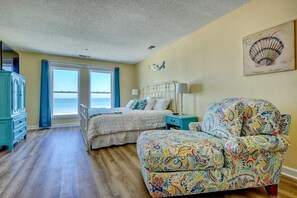 2 bedrooms, travel cot, free WiFi, bed sheets