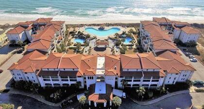 "Beachaholic" 2 bed/2 bath condo in Villa Capriani