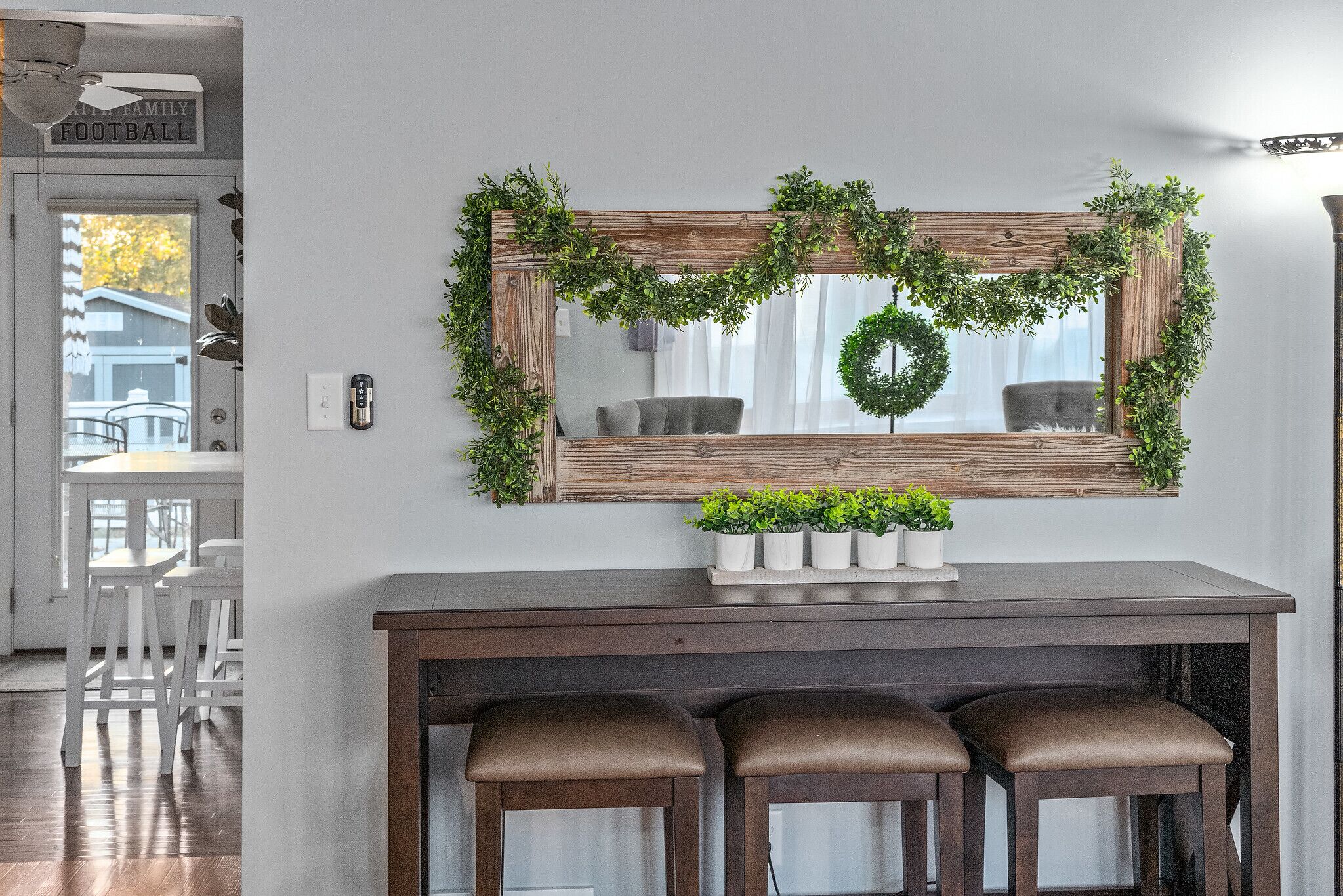 المنشأة من الداخل