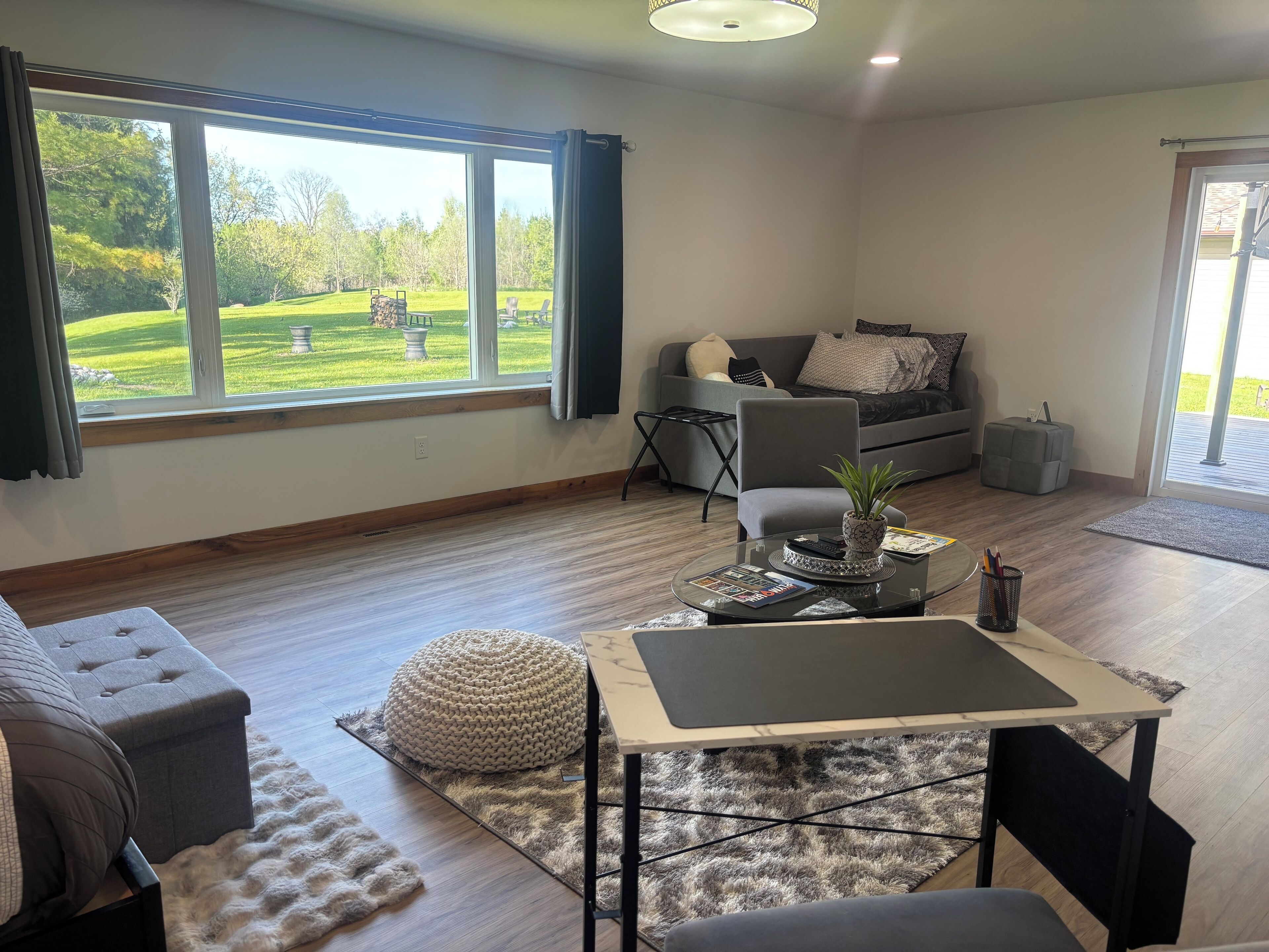 Smart TV, fireplace, DVD player, books