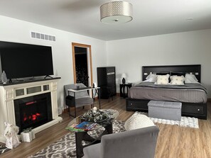 3 bedrooms, desk, iron/ironing board, travel crib - Private, Spacious Property, Hot Tub, Sleeps 9, EV Charger (Cascade)