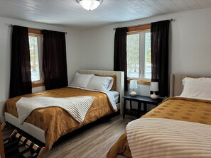 3 chambres, bureau, fer et planche à repasser, lit parapluie