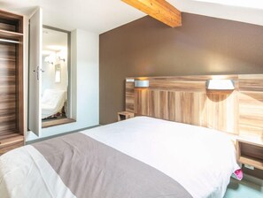 1 bedroom, travel crib, free WiFi, wheelchair access