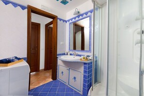 Shower, hair dryer, towels - Casa Sofia 310 steps (Positano)