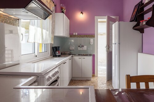 Apartment 'Golden Seaside House number 2' with Sea View, Garden & Wi-Fi