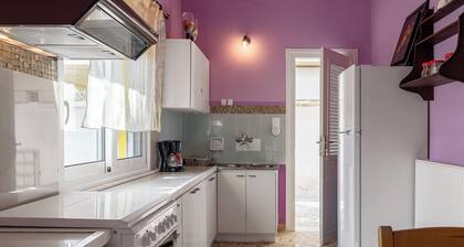 Apartment 'Golden Seaside House number 2' with Sea View, Garden & Wi-Fi