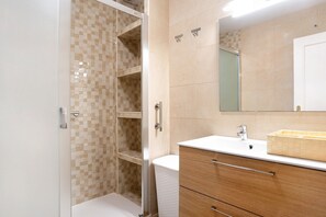 Douche, serviettes fournies