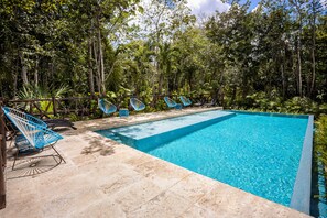 2 piscinas al aire libre, camas de piscina gratis
