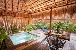 Signature villa, 1 kingsize bed, privézwembad | 1 slaapkamer, luxe beddengoed, donsdekens, pillowtop-bedden