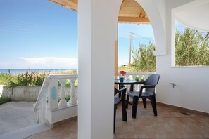 Outdoor dining - Pet-Friendly Apartment 'Vorrisi' with Sea View, Terraces & A/C (Alykes)