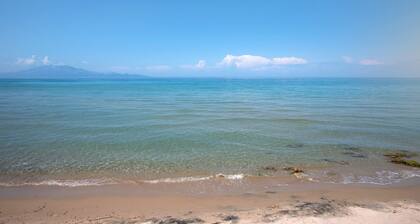 Vorrisi Apartment – Pet-Friendly with Sea View, Terraces & Air Conditioning