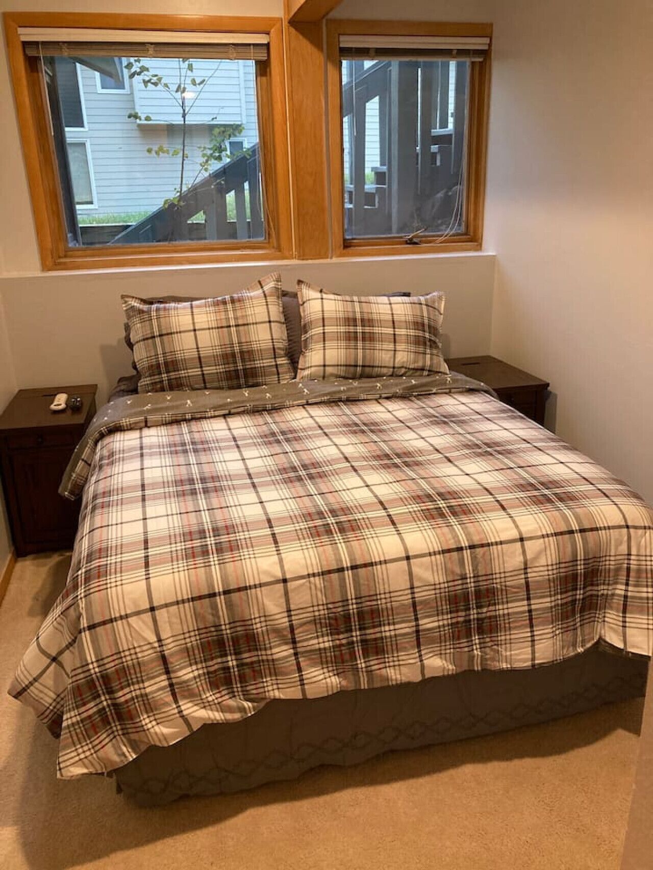 2 bedrooms, travel cot, WiFi, bed sheets
