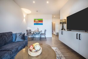 TV - New exclusive holiday flat "Suite Perlago" with garden and private whirlpool (Oldesio)