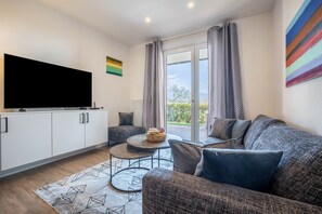 TV - New exclusive holiday flat "Suite Perlago" with garden and private whirlpool (Oldesio)