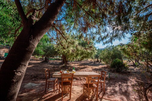 Casina ai Fraginesi Holiday Home with Mountain Views, Shared Garden, and Wi-Fi